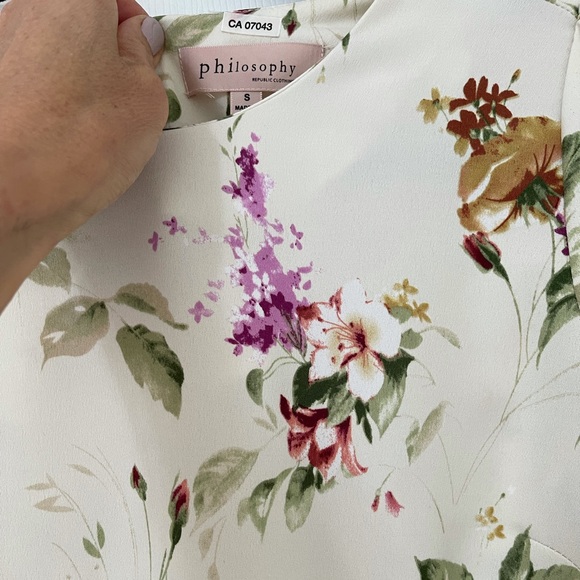 Gorgeous floral high-low blouse size small - Picture 6 of 6